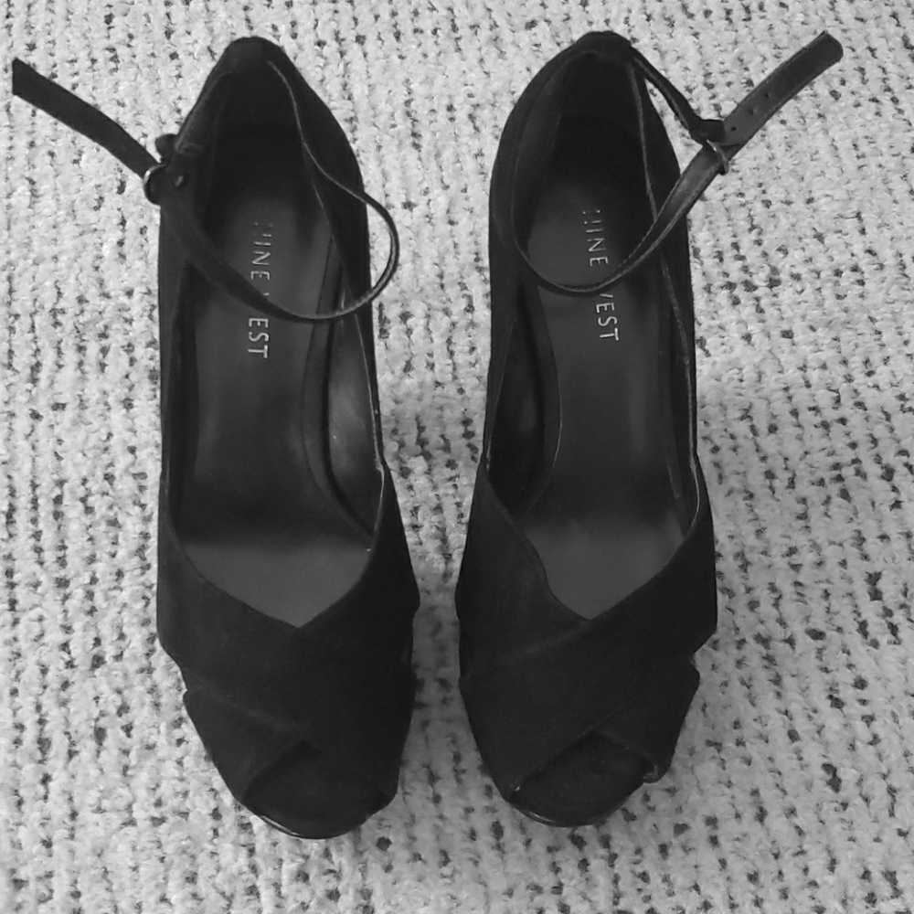 Nine West suede heel